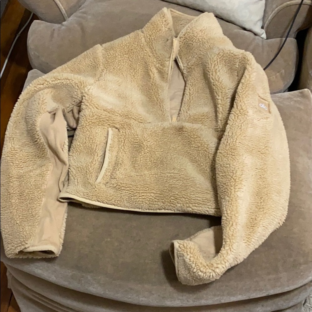 Alo yoga half zip Sherpa size SMALL